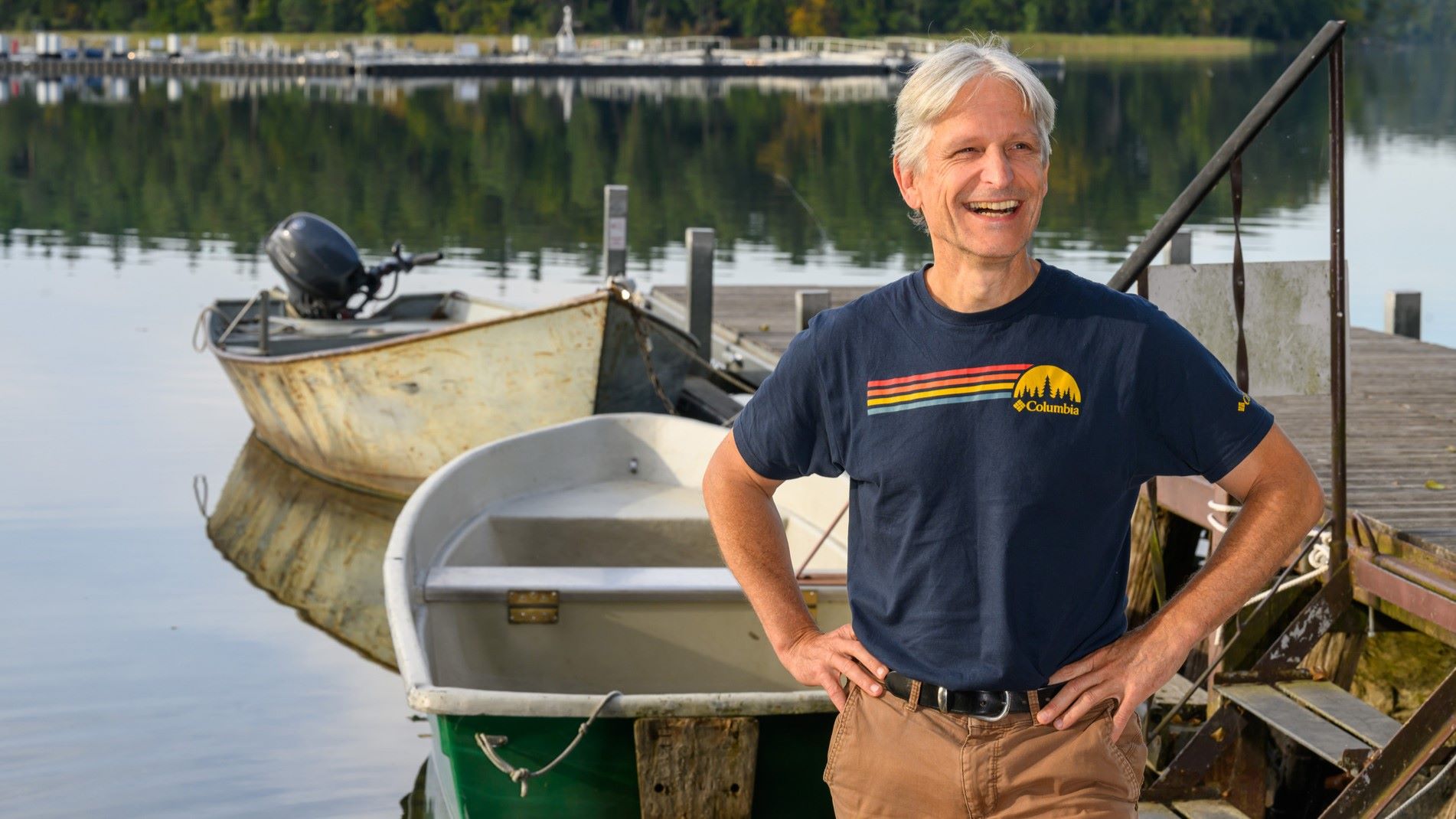 Hans-Peter Grossart vor dem Stechlin