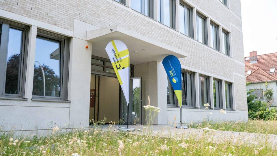 Ansicht des Geb&auml;udeeingangs