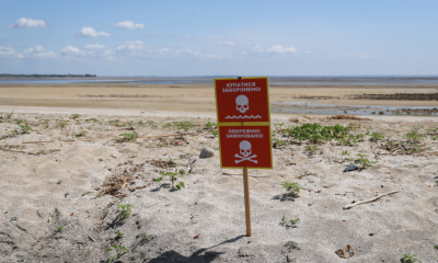 Blick auf den entleerten Kakhovka-Stausee