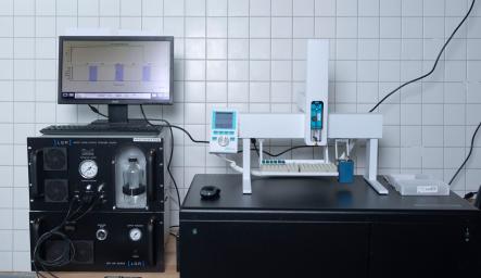 Equipment and monitors in the IGB isotope laboratory.