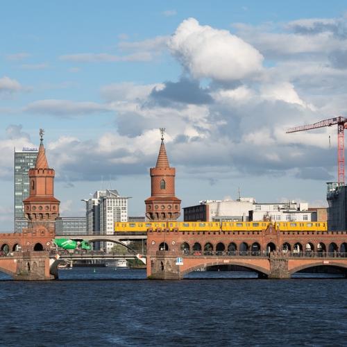 Oberbaumbrücke über die Spree in Berlin