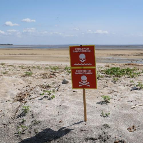 View of the former Kakhovka reservoir bottom near the village of Novovorontsovka after the drainage. The sign says: "Swimming is forbidden!" And "Attention! Mines!".